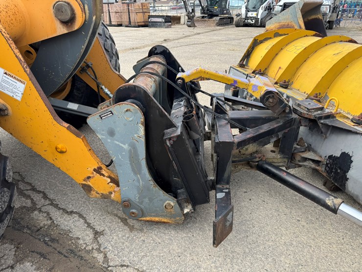 #3277-•-2016-liebherr-542-wheel-loader-w/-plow-and-chains-image-24