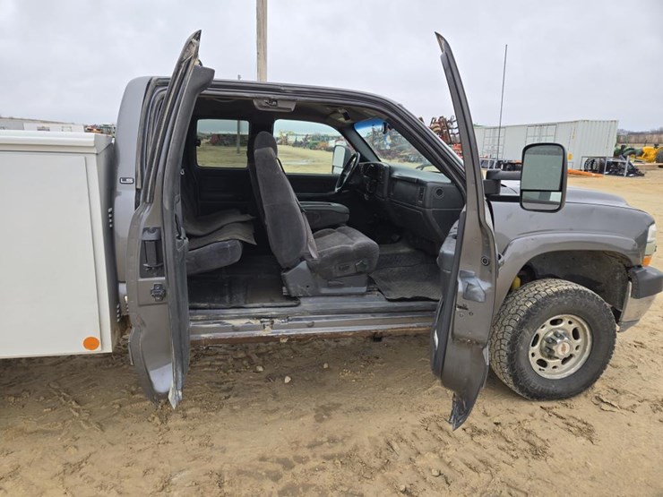 2001-chevrolet-k2500-image-7