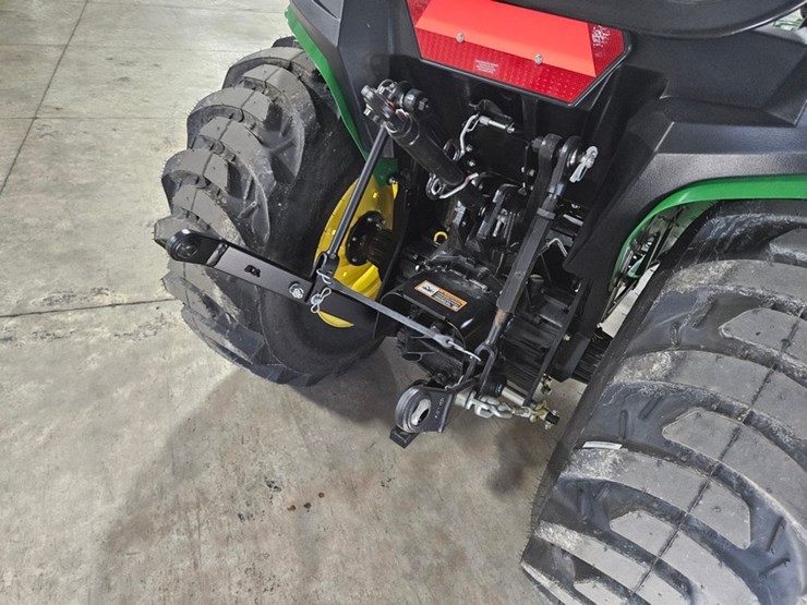2025-john-deere-3032e-image-22