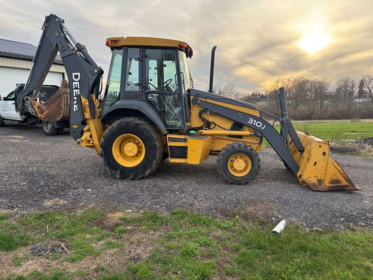 2010-deere-310j-image-5
