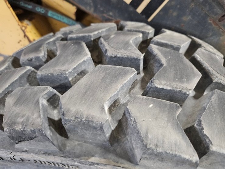 new-holland-l555-image-31