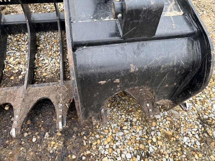 #2324-•-caterpillar-84"-skid-steer-grapple-bucket-image-9