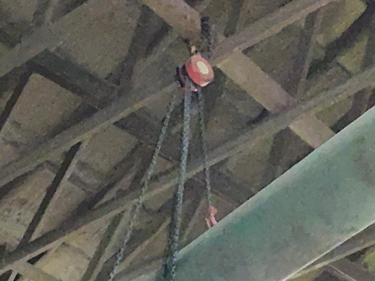 #260-•-step-ladder-and-chain-hoist-image-6