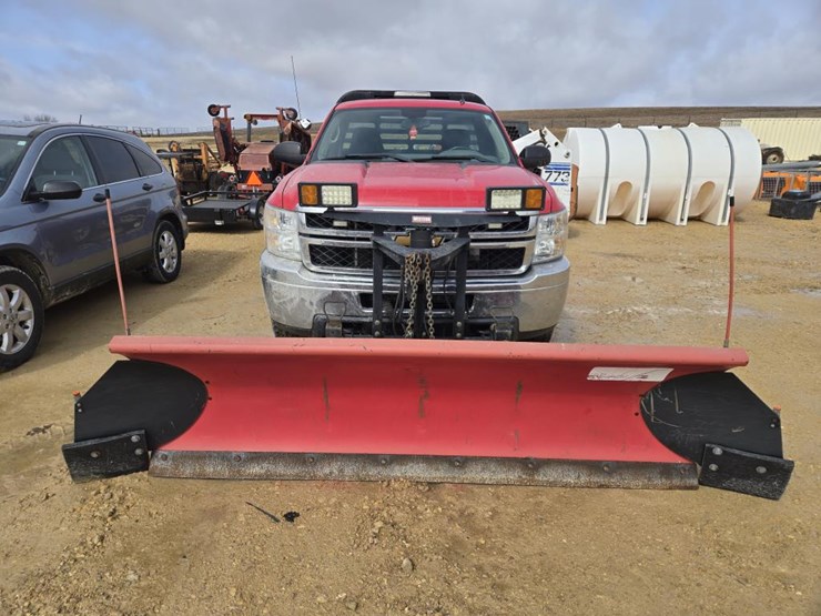 2013-chevrolet-k2500-image-2