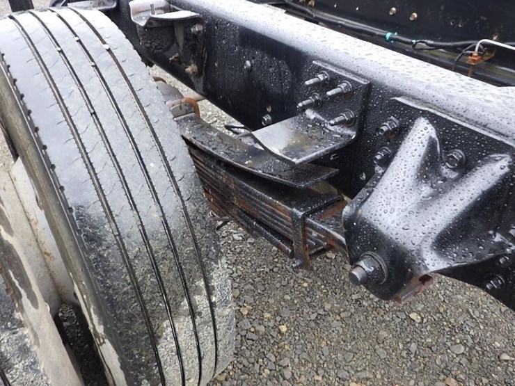 2004-izuzu-tilt-cab-22'-s/a-cab-and-chassis-image-21