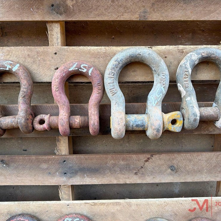 (4) CLEVIS