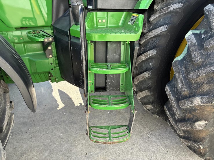 2013-john-deere-8360r-image-29