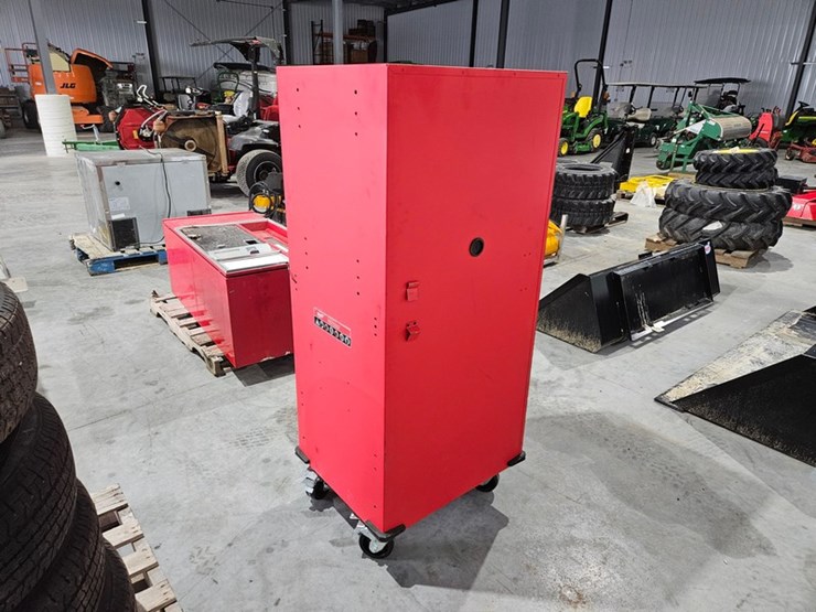 #704-•-milwaukee-27"-high-capacity-steel-locker-image-2