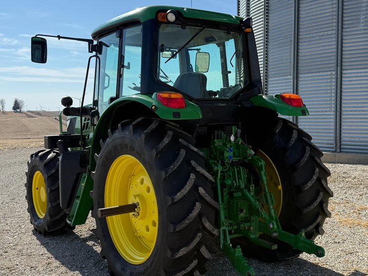 2015-john-deere-6125m-image-7
