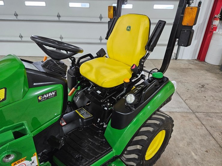 2024-john-deere-1025r-image-32