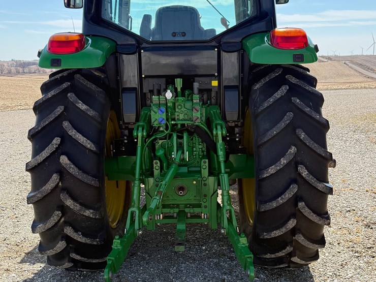 2015-john-deere-6125m-image-6