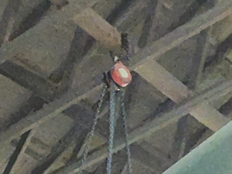 #260-•-step-ladder-and-chain-hoist-image-5