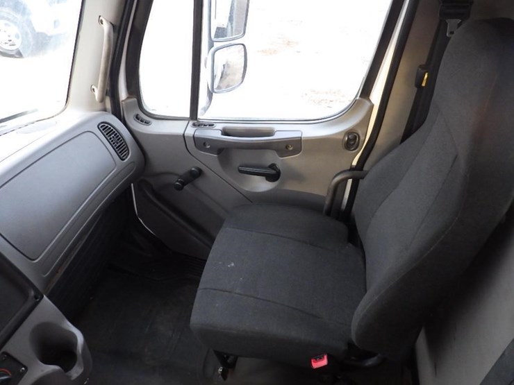 2016-freightliner-m2-15'-t/a-water-truck-image-42