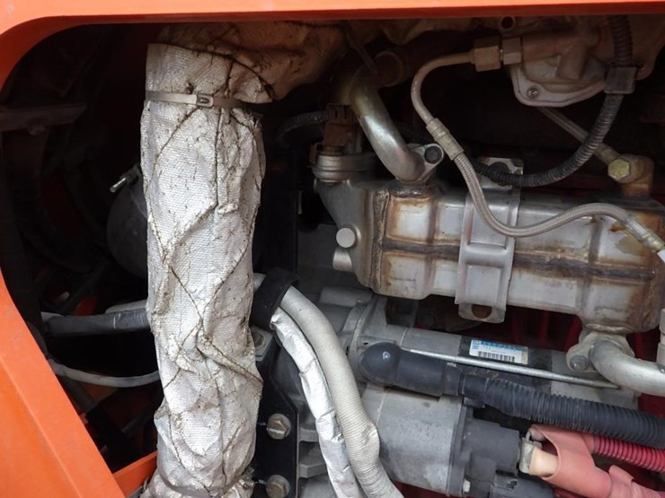 2015-jlg-8042-image-23