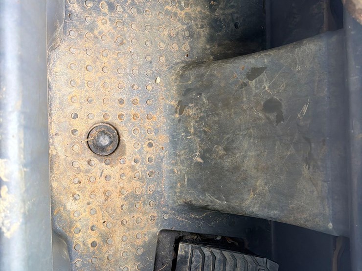 2023-deere-325g-image-12