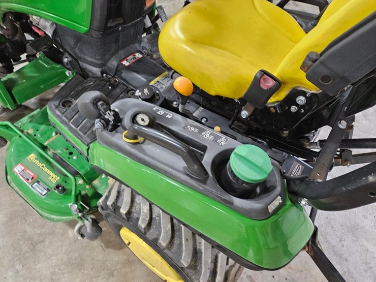 2018-john-deere-1025r-image-23