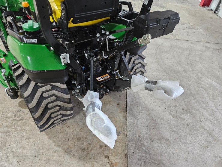 2024-john-deere-1025r-image-17