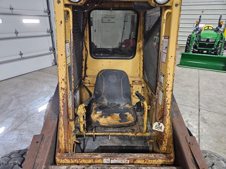 new-holland-l555-image-17