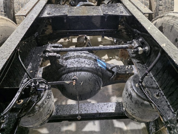 2017-peterbilt-579-image-35