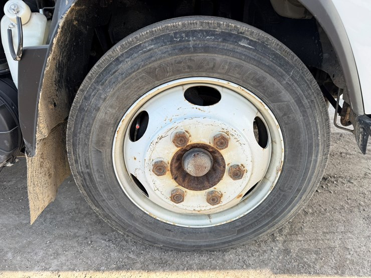 2018-isuzu-nrr-image-66