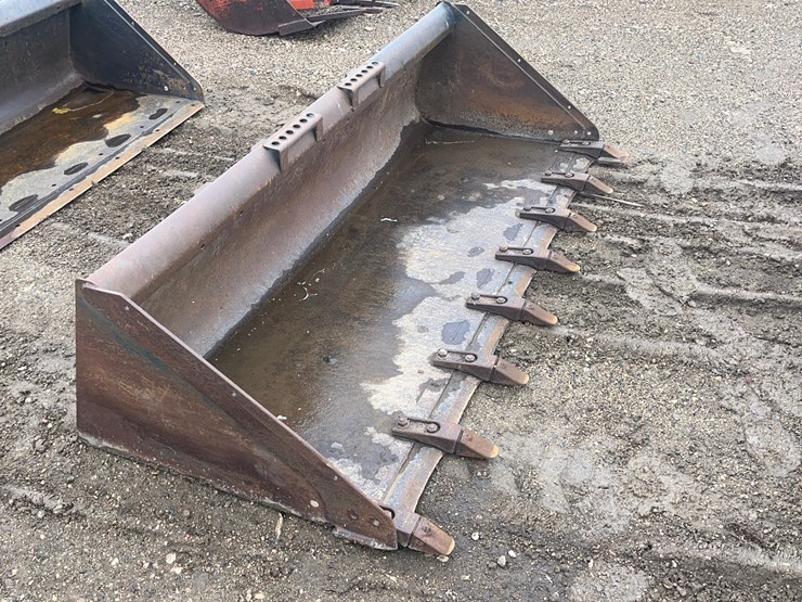 bobcat-tooth-bucket-image-1