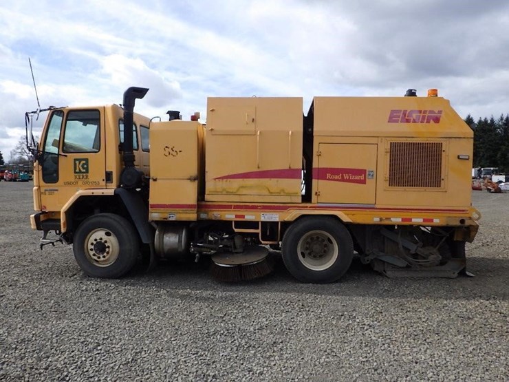 2005-elgin-sc-8000-s/a-street-sweeper-image-8