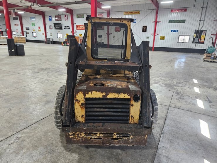 new-holland-l555-image-4