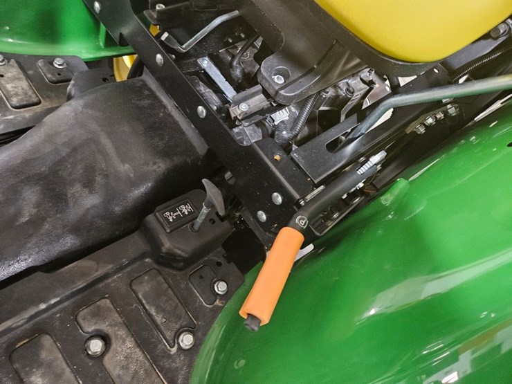 2025-john-deere-3032e-image-50