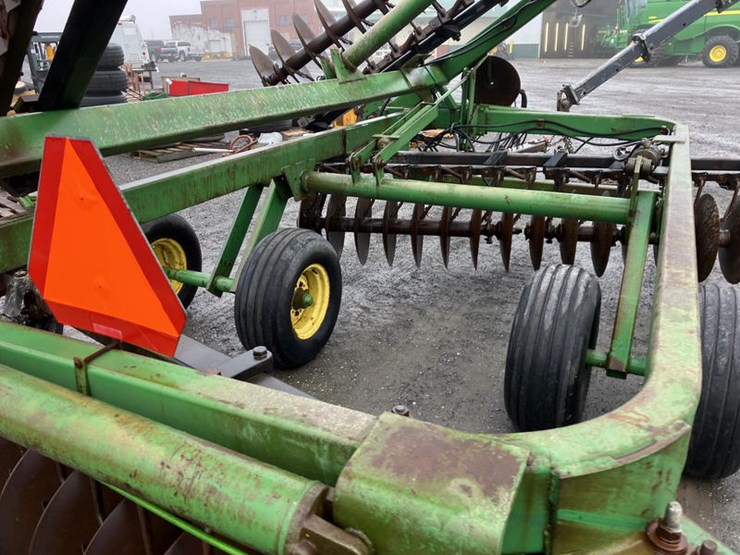 john-deere-235-image-9