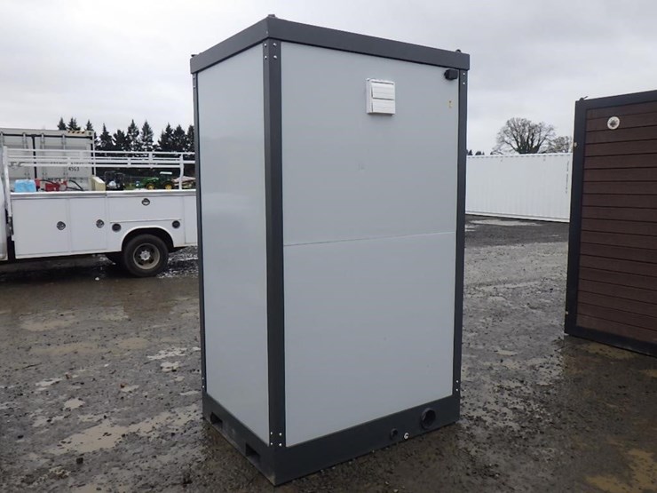 single-stall-portable-toilet-image-2
