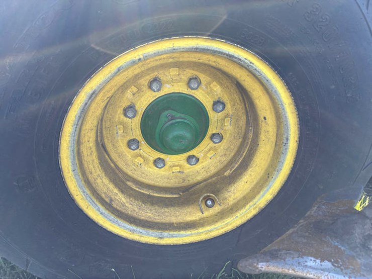 2014-john-deere-2210-image-47