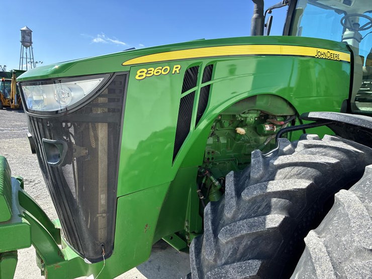 2013-john-deere-8360r-image-30
