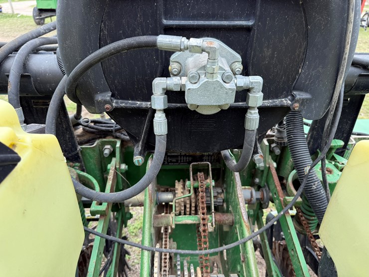 john-deere-1700-image-23
