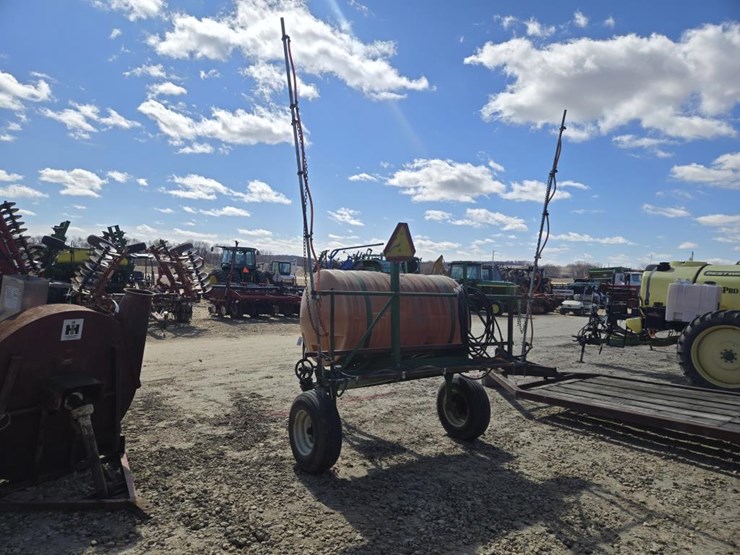 #194-•-john-deere-sprayer-with-booms-and-pump-image-6