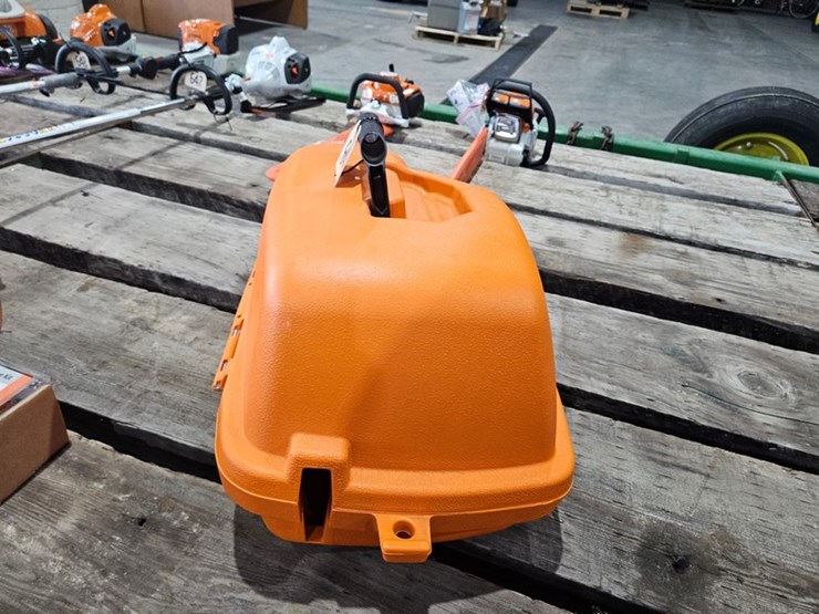 #644-•-stihl-large-chain-saw-case-image-2