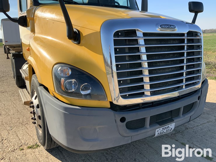 2016-freightliner-cascadia-125-image-12