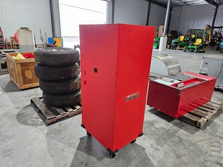 #704-•-milwaukee-27"-high-capacity-steel-locker-image-3