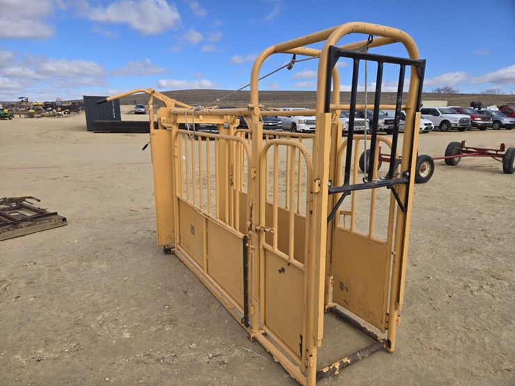 #188-•-like-new-foremost-head-chute-and-palpation-cage-image-5