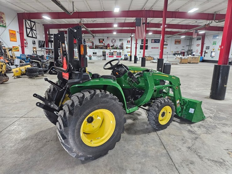 2025-john-deere-3032e-image-5