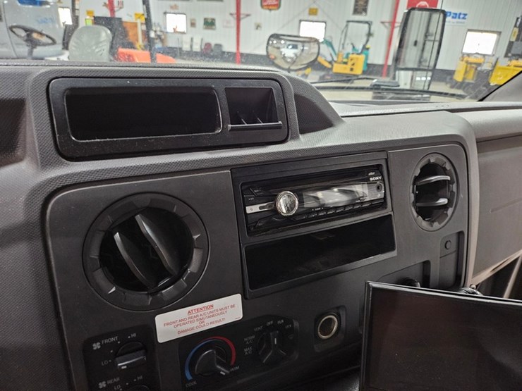 2012-ford-e350-image-27