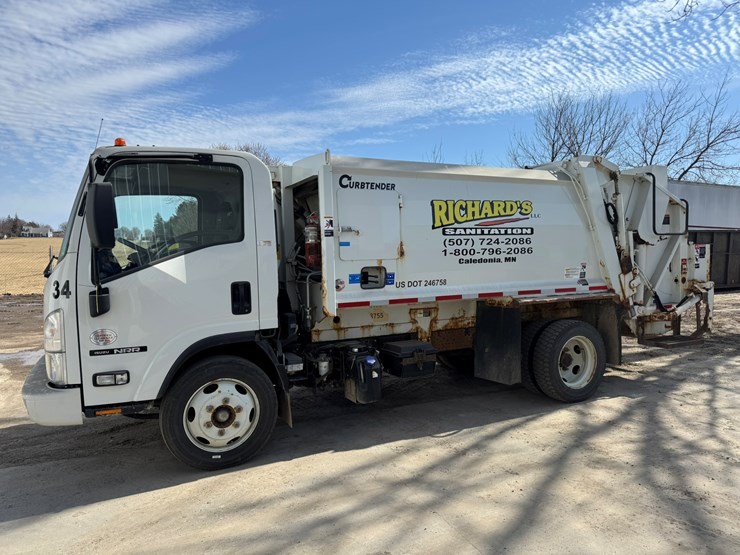 2018-isuzu-nrr-image-2