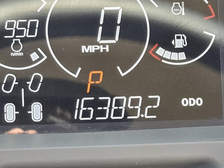 2023-john-deere-gator-image-18