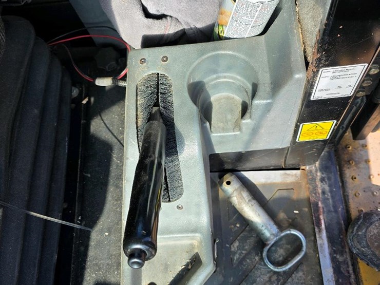 2011-caterpillar-924h-image-15