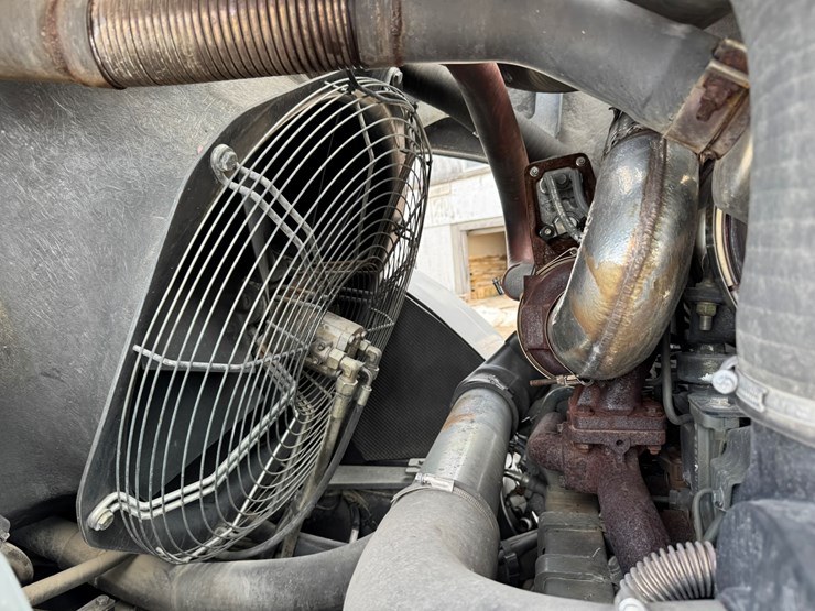 #3277-•-2016-liebherr-542-wheel-loader-w/-plow-and-chains-image-41