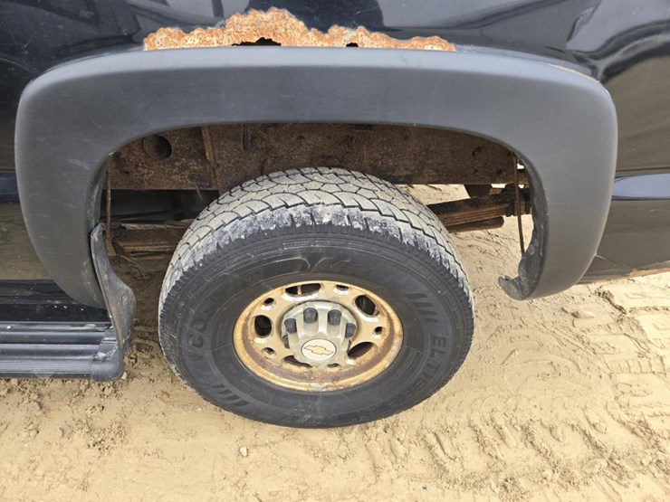 #50-•-2006-chevroley-k2500-hd-truck-image-12