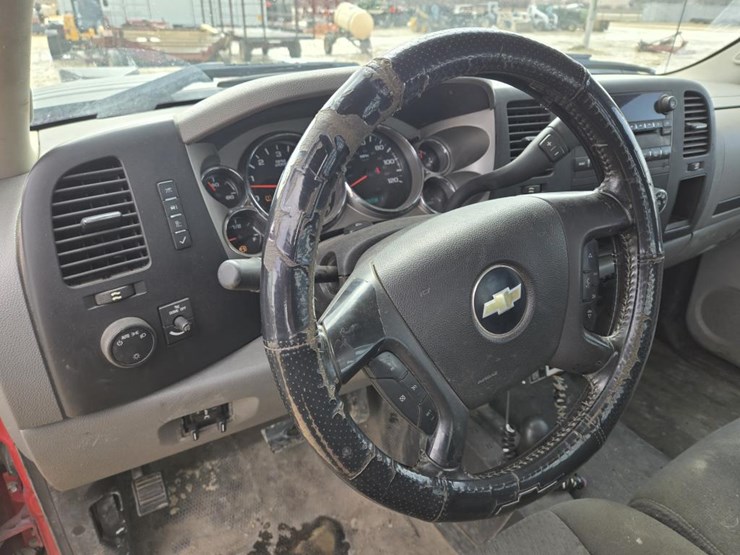 2013-chevrolet-k2500-image-21