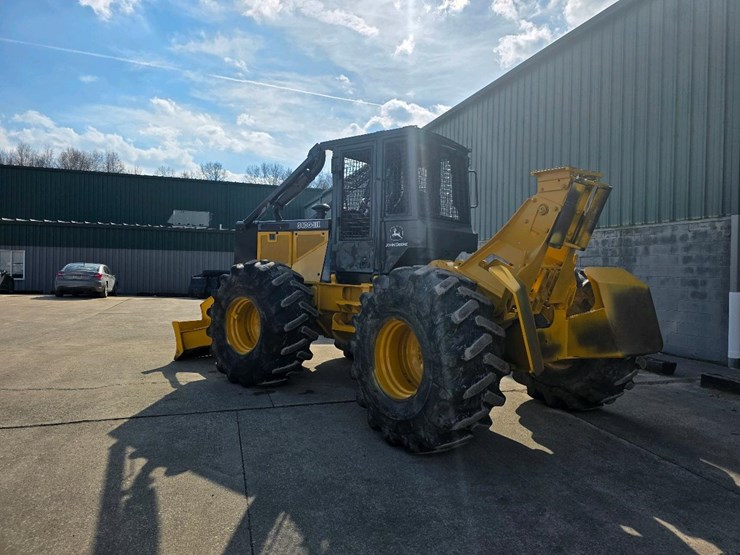 2003-deere-540g-iii-image-3