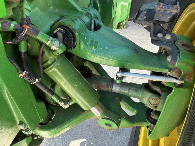 2013-john-deere-8360r-image-40