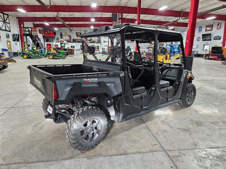 2019-john-deere-gator-image-5