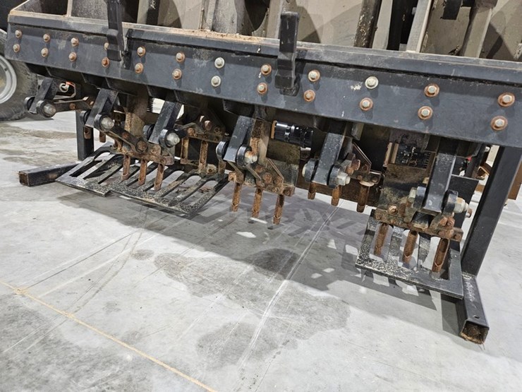 #713-•-john-deere-aercore-3pt-aerator-image-13